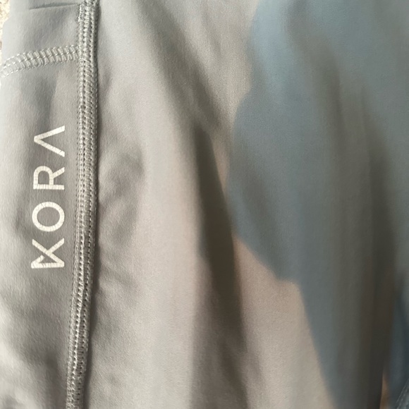 Kora Gray Legging Pants mesh on side Med - Picture 9 of 9